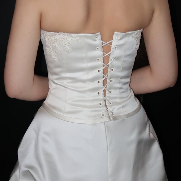 Floor Sample US 2 Cymbeline Strapless Beaded Lace Corset Two-Piece Gown - Picture 3 of 4